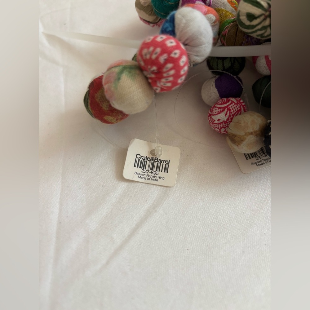 New with tags set of 8 Sassari Crate and Barrel fabric napkin rings - Picture 2 of 6